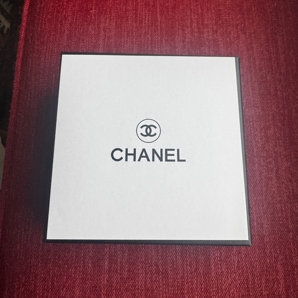 Chanel purse box is in mint condition